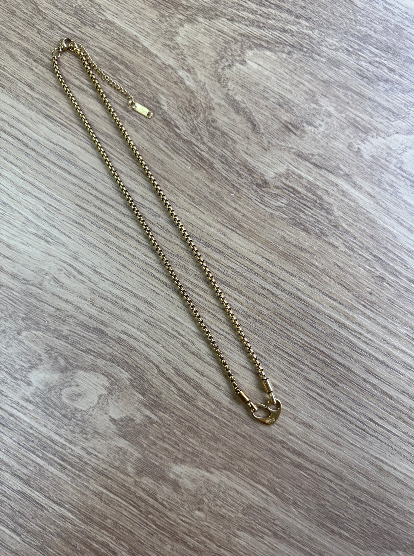 Collana Mom