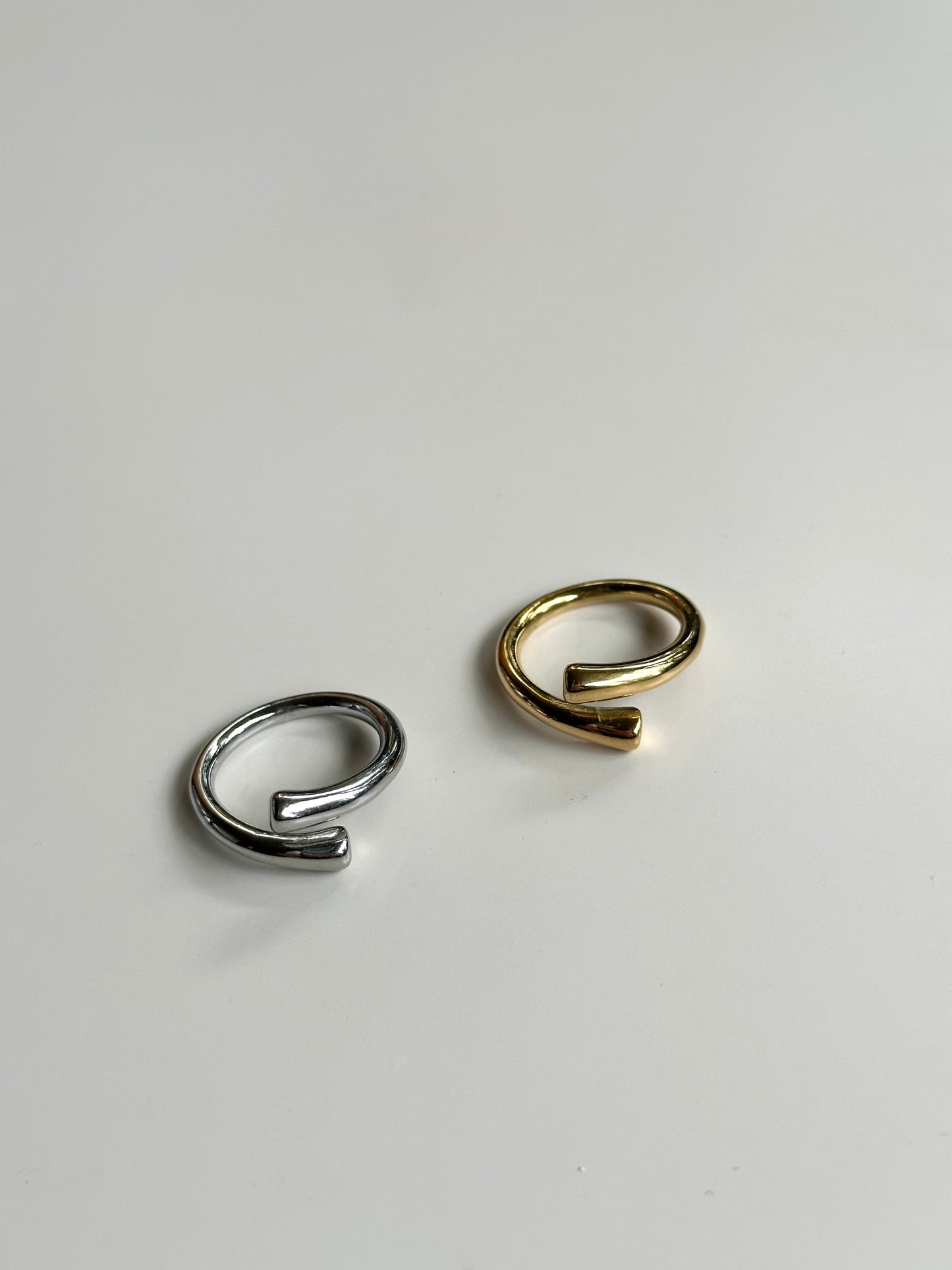 Anello Moderno