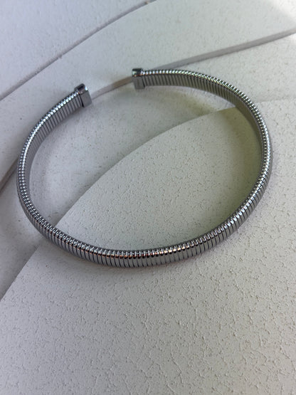 Collana Rigida Essential