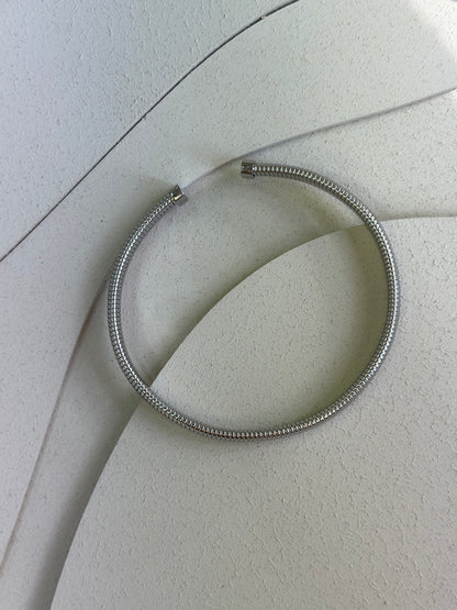 Collana Rigida Essential